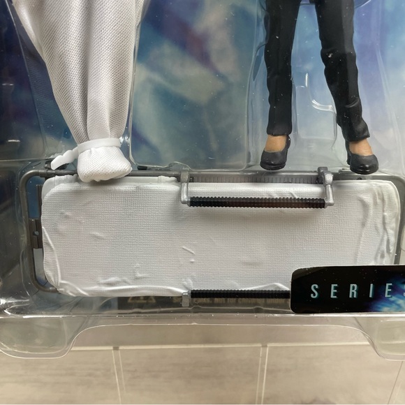 The X-Files Agent Dana Scully & Corpse 1998 Action Figure by McFarlane Toys USA - Picture 4 of 9